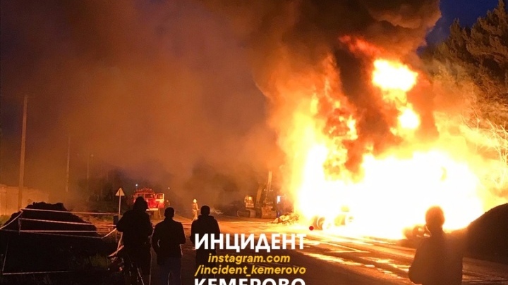 На Сосновом бульваре в Кемерове произошел масштабный пожар