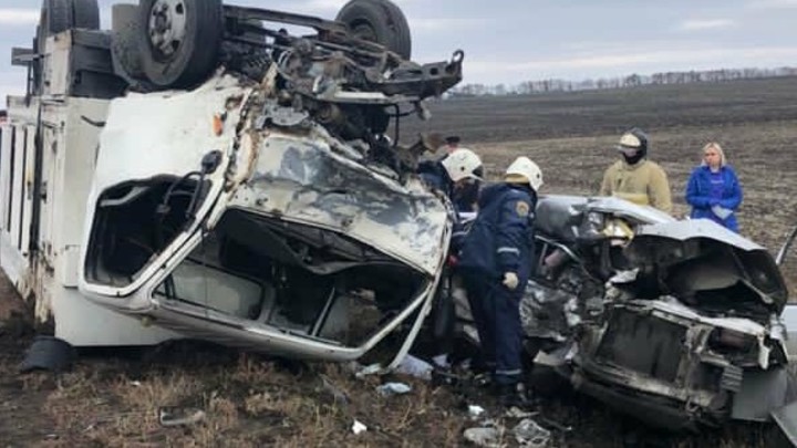 В Ростовской области в жутком лобовом ДТП погибли три человека, включая 8-летнюю девочку