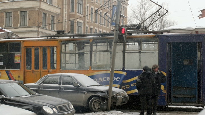В Екатеринбурге утро началось с транспортного коллапса