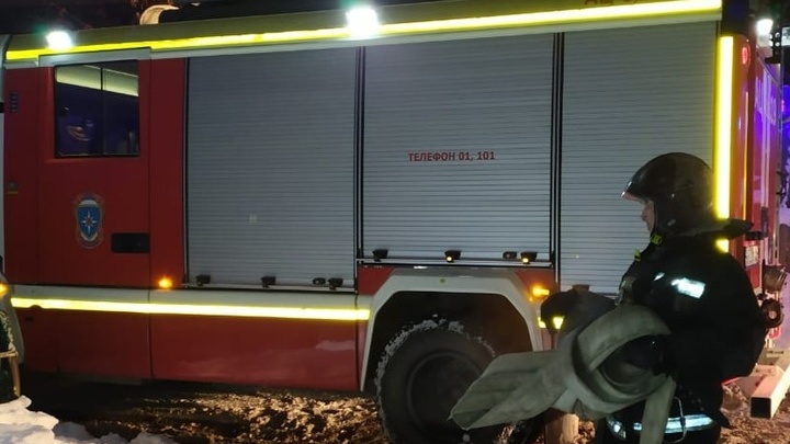 На пожаре в магазине стройматериалов в Екатеринбурге погиб сотрудник