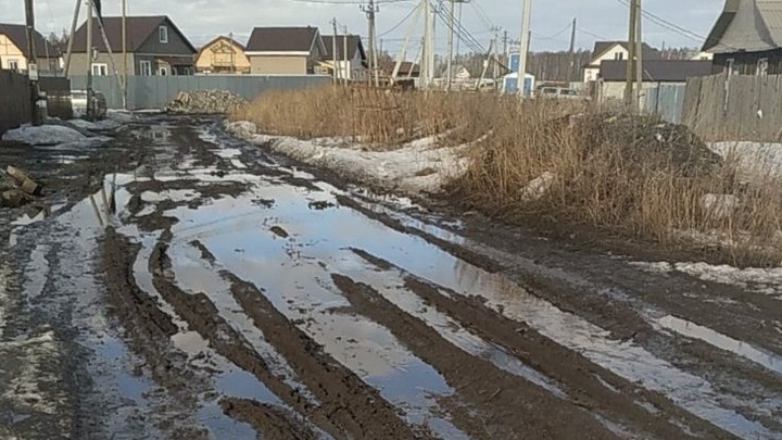 В Ростовской области жители хутора Узяк пожаловались на нелегальную свалку сотни тонн ила