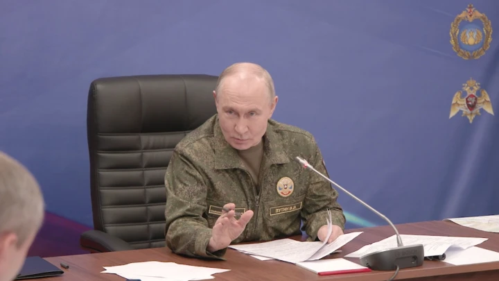 После слов Путина полковник СБУ не мог есть целые сутки. Очень страшно: Плевался, глаза закрывал, не могу на это смотреть