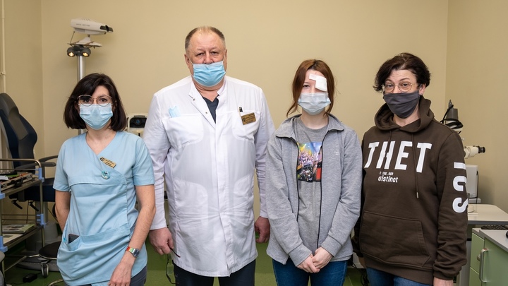 В Челябинске врачи спасли 16-летнюю девушку от мучительных болей в глазу