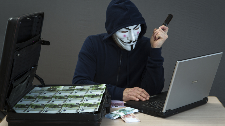 Кредит под 365 процентов годовых повесили на Госуслугах на  жителя Екатеринбурга