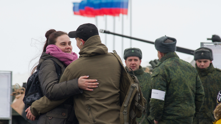 Праздник увеличат на час: 22 февраля объявлен сокращенным днем