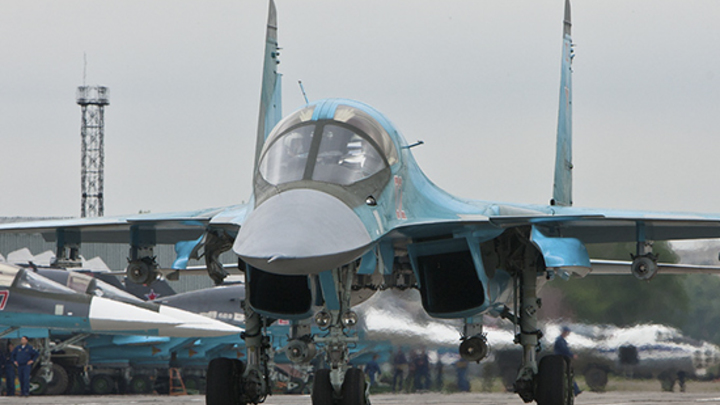 Плот одного из летчиков Су-34 обнаружен в море - Минобороны