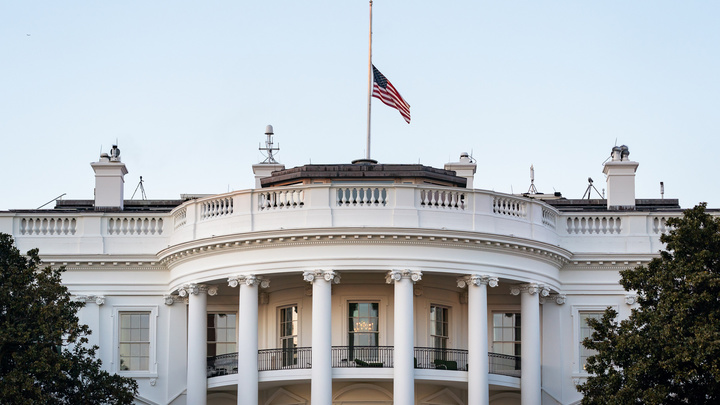 США решили сдаться России и надеть на русских смирительную рубашку