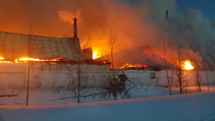 Оранский мужской монастырь горит в Нижегородской области