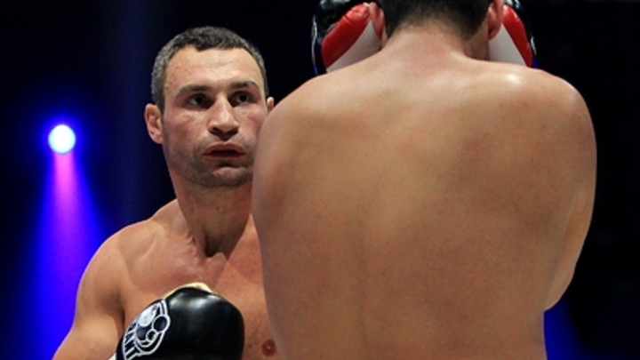 Кличко отправил Зеленского в нокаут. Звон от оплеухи - по всей Украине