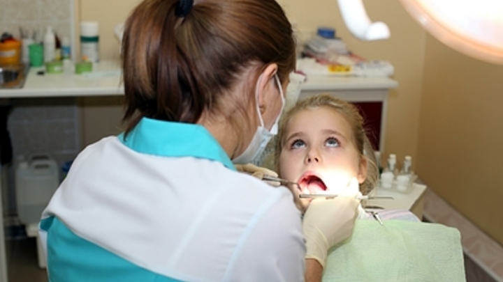 Стоматолог предупредила о вреде отбеливающих паст для зубов