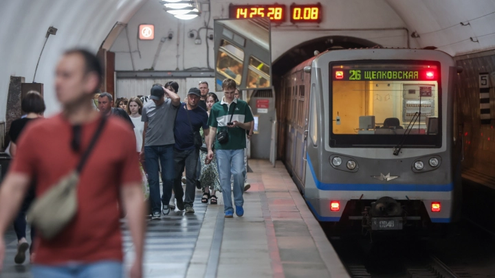 Голову ребёнка в коляске зажало дверями вагона в метро Екатеринбурга