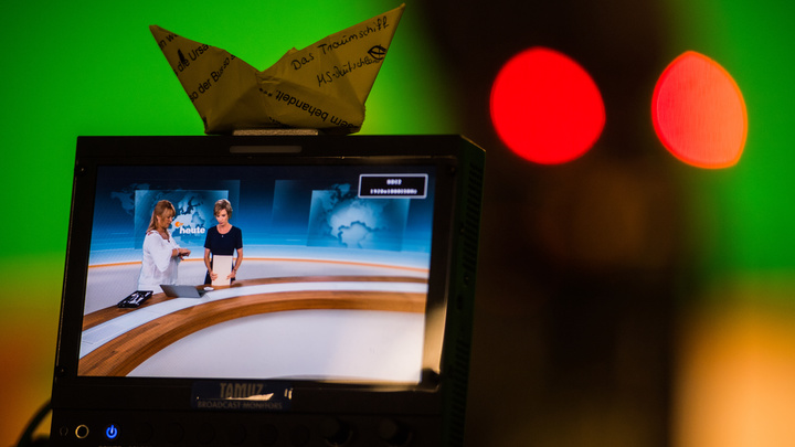 Ведущая прогноза погоды оригинально покинула студию: Грохот слышала вся страна