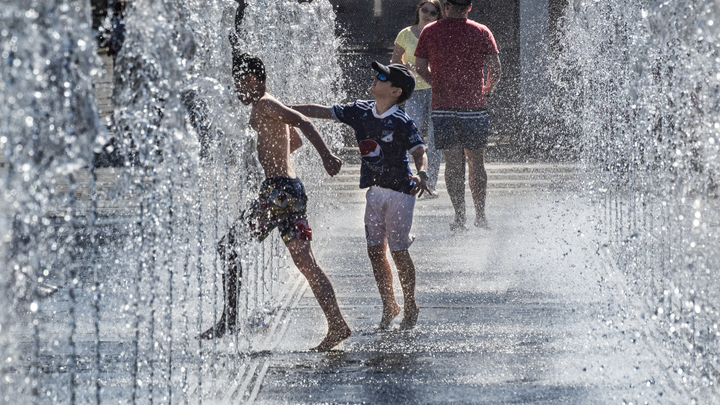 Летом Москва займёт детей зумбой, рисованием и программированием