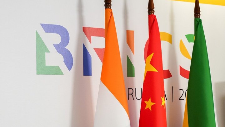 Индия и Бразилия не поддержали идею Китая о расширении БРИКС – Bloomberg