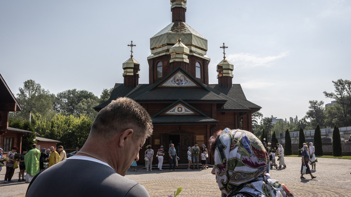 СБУ ворвались с обыском в храм УПЦ в Ивано-Франковске