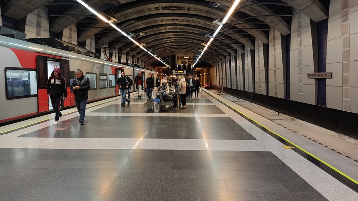 В новосибирском метро планируют запустить оплату по биометрии в 2025 году