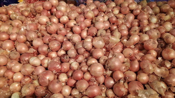Стоимость репчатого лука в Ростове превысила 100 рублей за килограмм