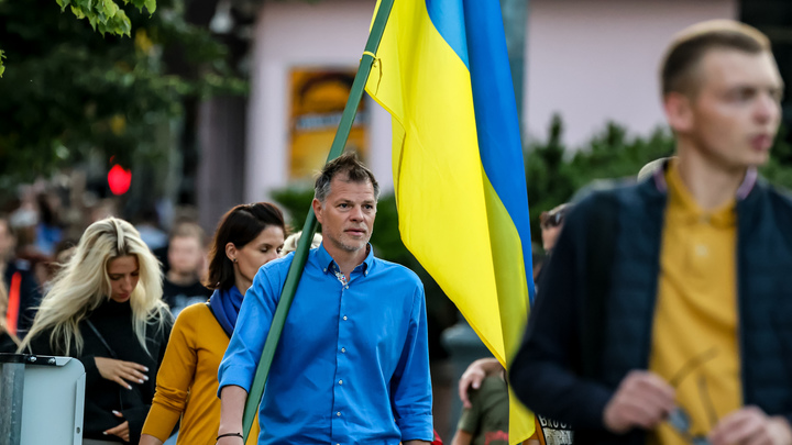 Опрос: более трети американцев считают оказываемую помощь Украине от США избыточной