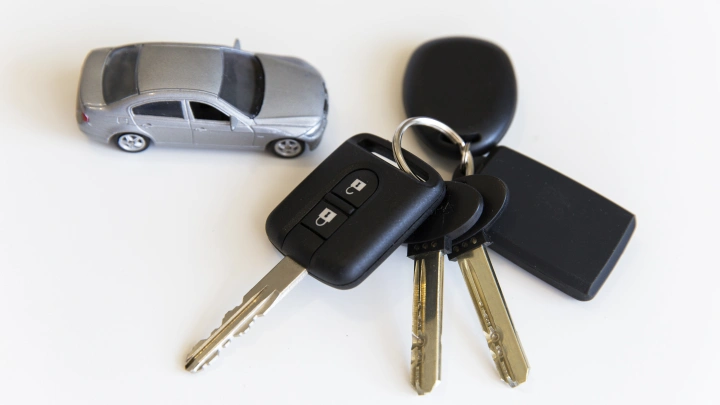 Покупка машин за наличку у иностранцев обойдётся без штрафов: Минфин изменит законодательство