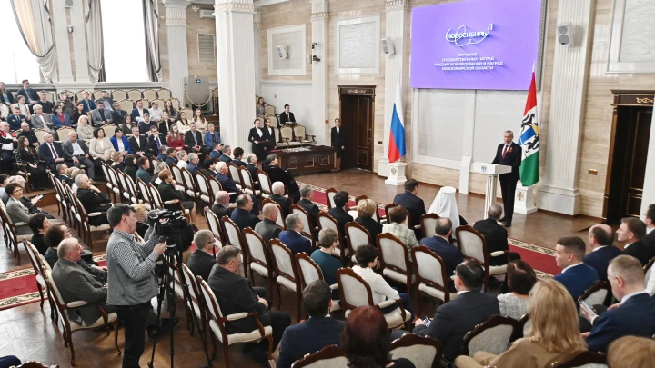 В преддверии Дня Великой Победы губернатор вручил сибирякам высокие награды России и Новосибирской области