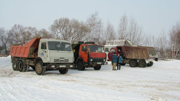 Водитель из Подмосковья погиб под колесами собственного грузовика пока вытаскивал его из сугроба