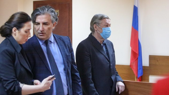 Нас было трое. Я слышала: В ОНК Москвы подтвердили заявление Ефремова про подставу от адвоката