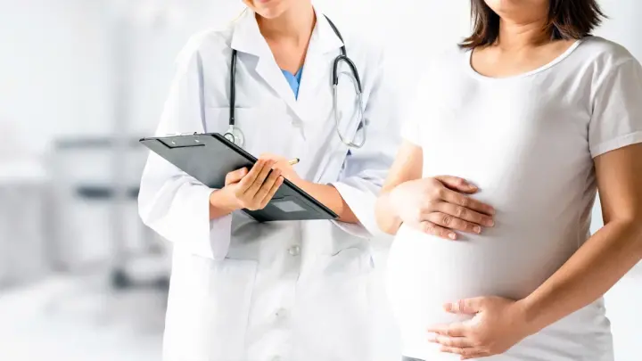 Китаянка прошла 2400 км пешком и узнала о беременности за минуты до родов