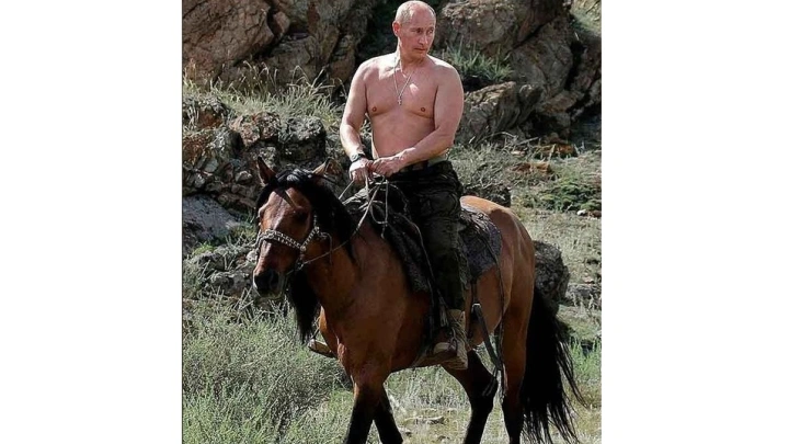 Наказали за подражание Путину: Британский полицейский попал под следствие