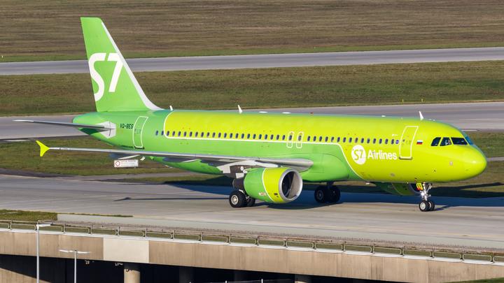 Самолёт авиакомпании S7 полтора часа кружил над Новосибирском