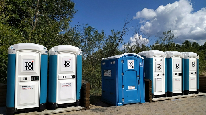 В Екатеринбурге водители автобусов превратили парк в общественную уборную