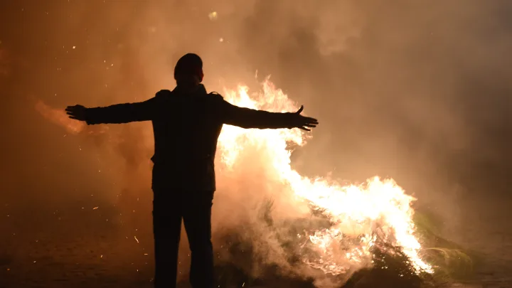 Загадочная смерть на фестивале Burning Man. Лежал в луже собственной крови: Полиция США расследует гибель артиста из Омска