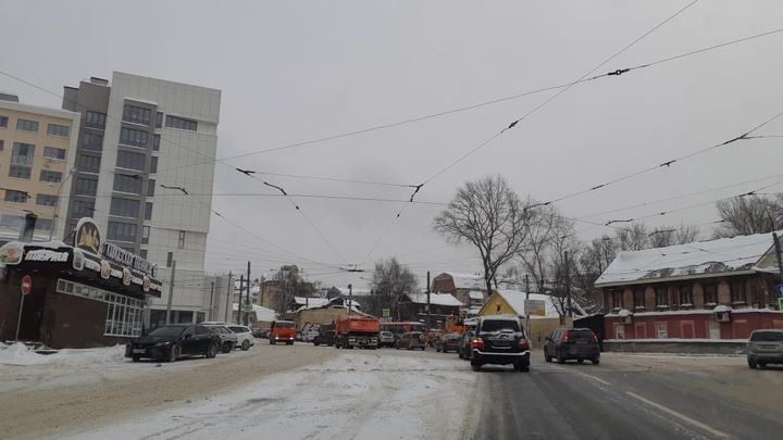 Горожане застряли в глухих пробках в Нижнем Новгороде вечером 10 января