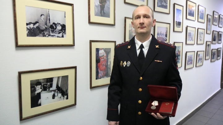 Ковровского полицейского наградили за спасение людей на пожаре после взрыва газа