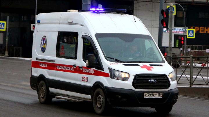 Внедорожник под Краснодаром догнал легковушку: два человека в больнице