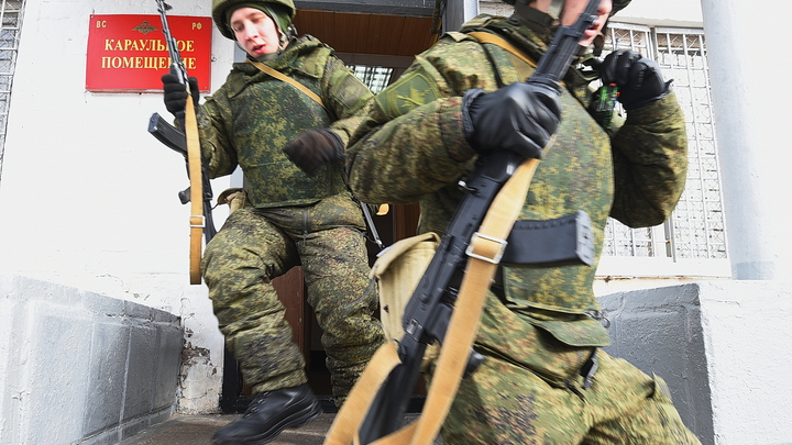 Рэпер в носке с вечеринки Ивлеевой сбежал в США за день до визита в военкомат