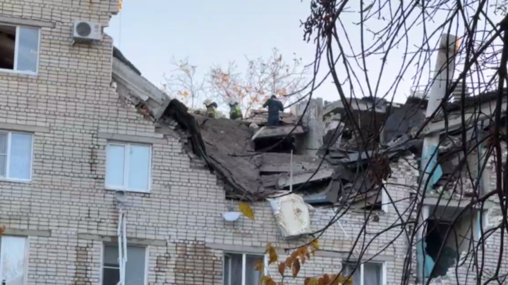 В Черкесске после обрушения дома из-под завалов вытащили семерых жителей