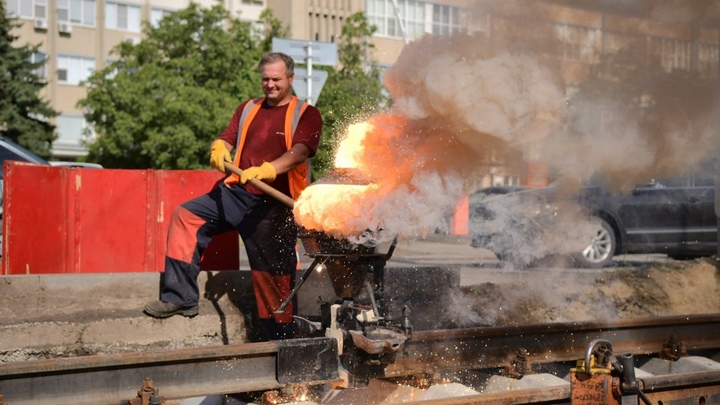 В Краснодаре по Московской стартовала укладка рельсов для новой трамвайной линии