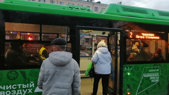 Надо знать, чтобы не запутаться: в центре Челябинска раздвоилась остановка