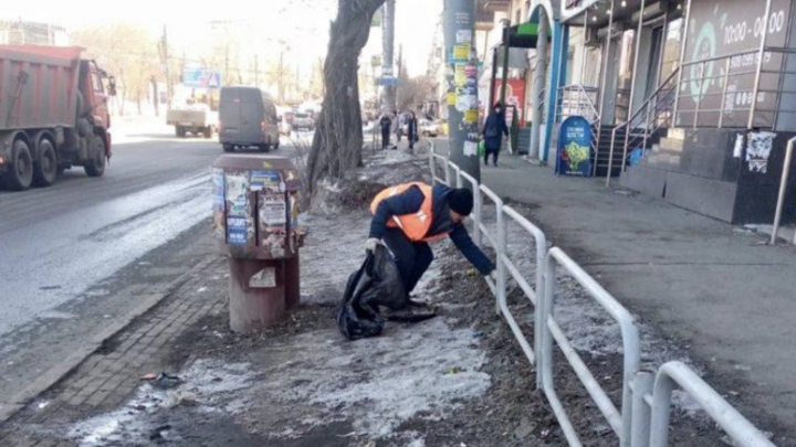 В Челябинске коммунальные службы нашли виновных в мусоре на обочинах