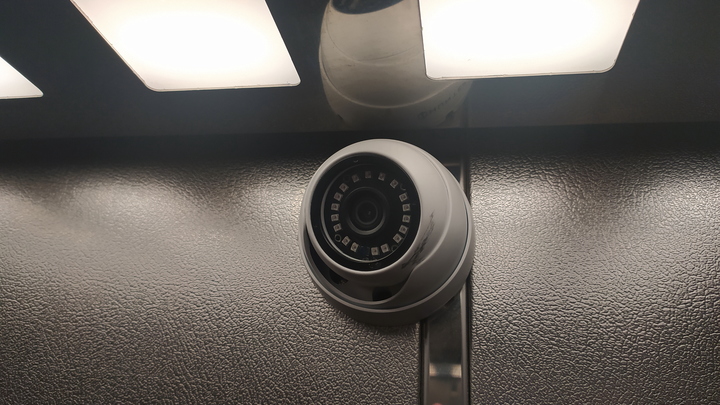 В лифтах подземных переходов на Московской и Метальникова установили видеокамеры