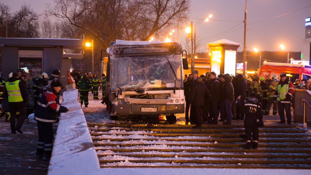 Минтранс опровергает неисправность упавшего в переход на Славянском бульваре в столице России автобуса Минтранс опровергает неисправность упавшего в переход на Славянском бульваре в столице России автобуса