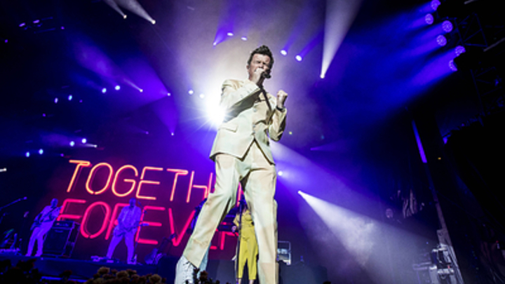 Неужели до сих пор популярна? Ремейк песни Never Gonna Give You Up стал хитом