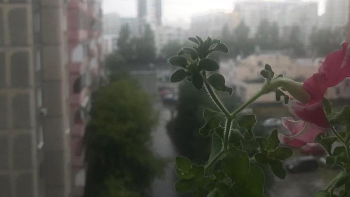 Челябинск дождался дождя: на город обрушился ливень