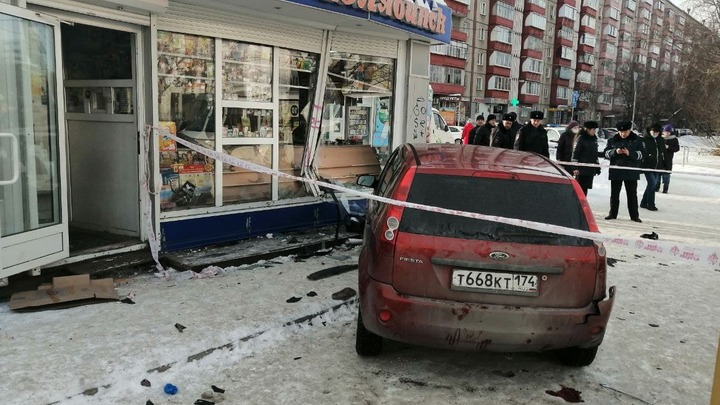 19-летний парень задавил женщину и сбил трёх человек на остановке в Челябинске