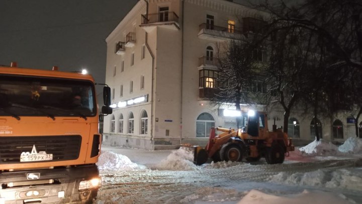 Во Владимире из-за снегопада случилось 22 ДТП: где самые большие пробки из-за сугробов