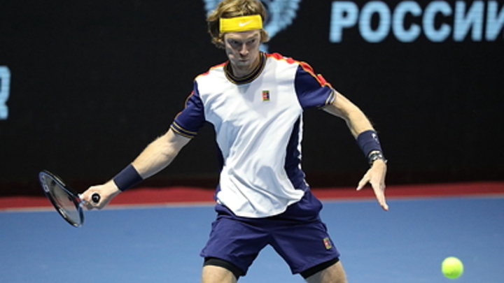 Хулиганы и флаг Украины: Джокович и Рублёв пожаловались на зрителей-хамов в Австралии