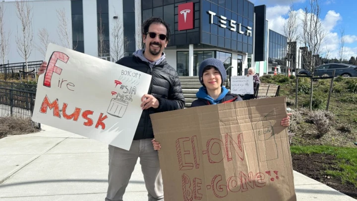 Жестокий терроризм: Автомобили Маска опять подожгли в Штатах – Протест против высылки мигрантов