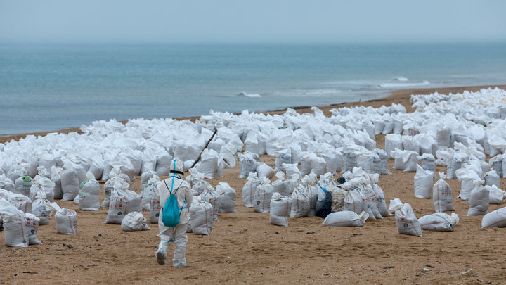 Новая утечка мазута на Черноморском побережье. Теперь с кормы Волганефть-239