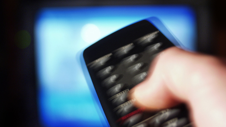 Бежавшего из России чиновника срочно выключили из украинского ТВ после слов о Байдене