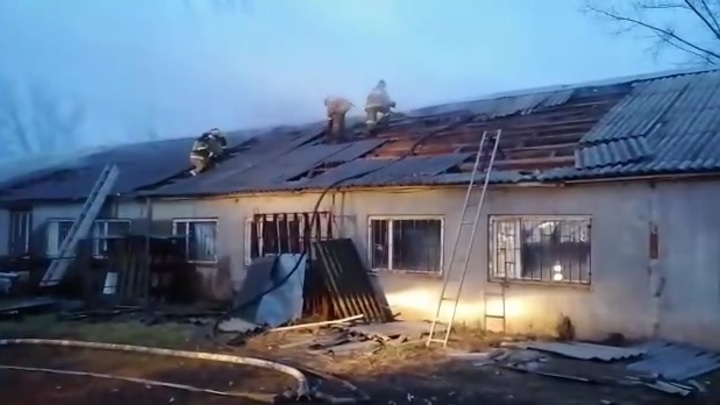 В Аксайском районе сгорел завод пластиковых окон